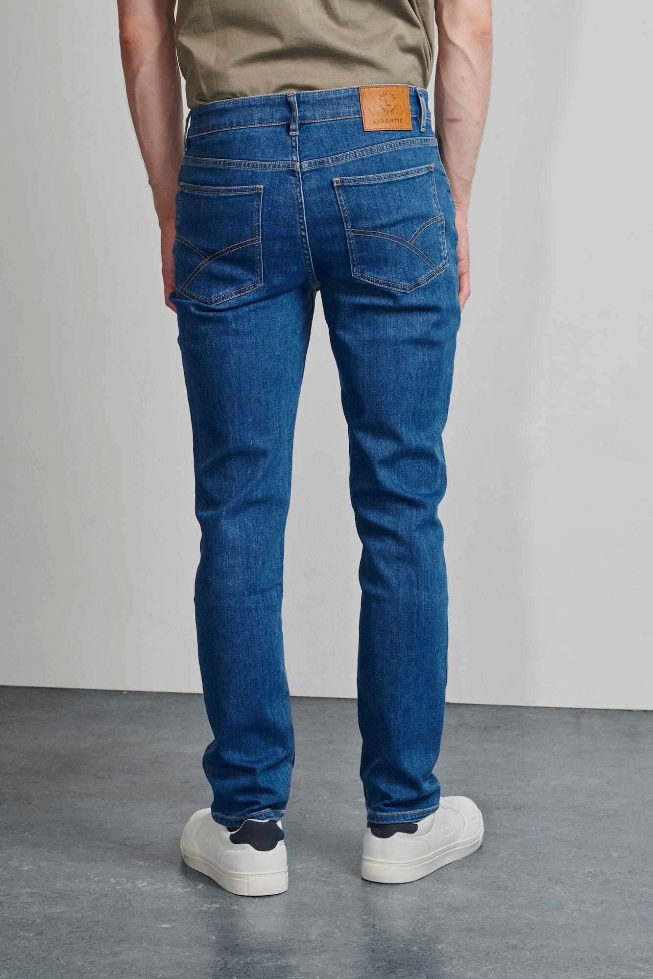 Slim tapered jeans  – dark stone