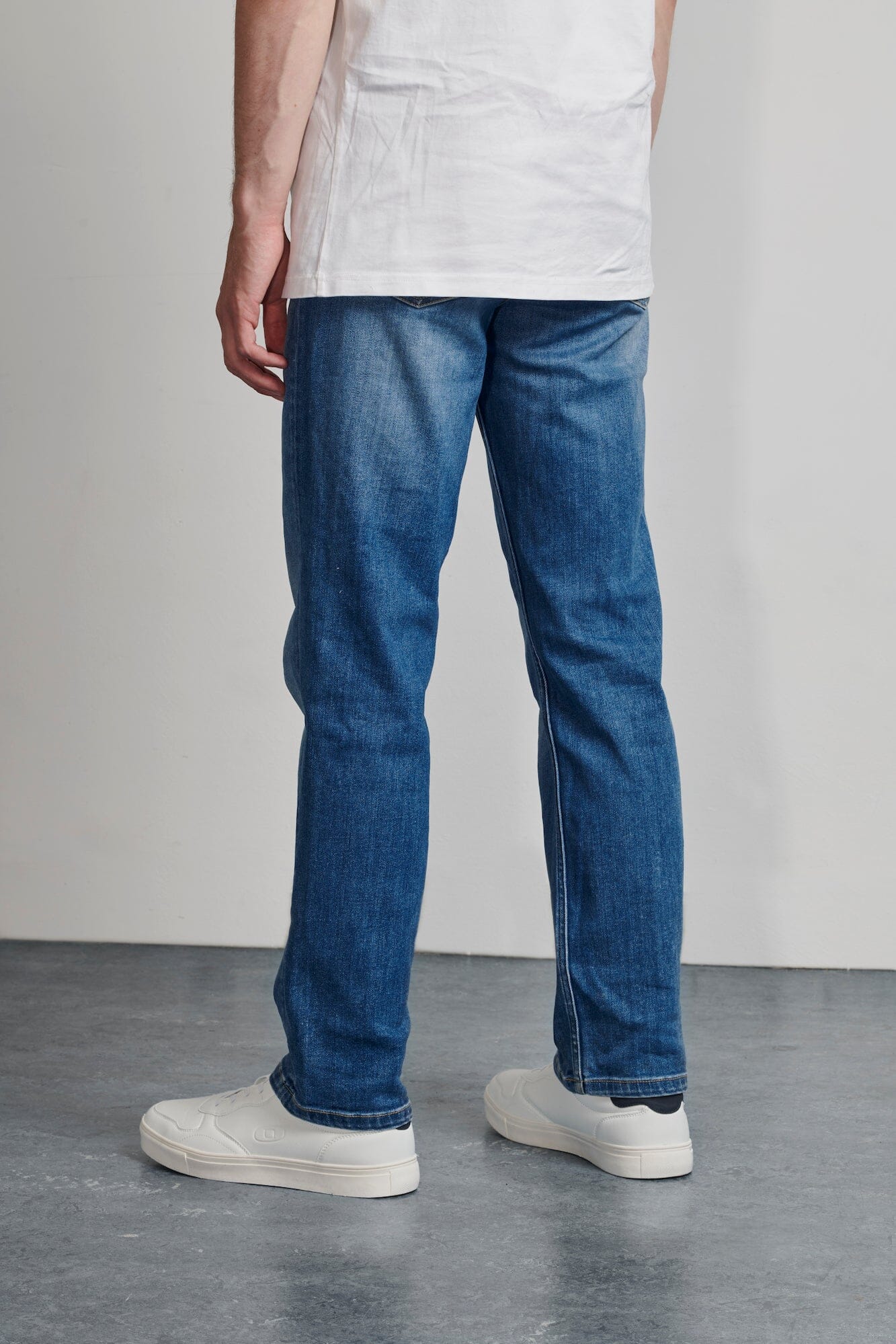 Straight jeans – faded grey