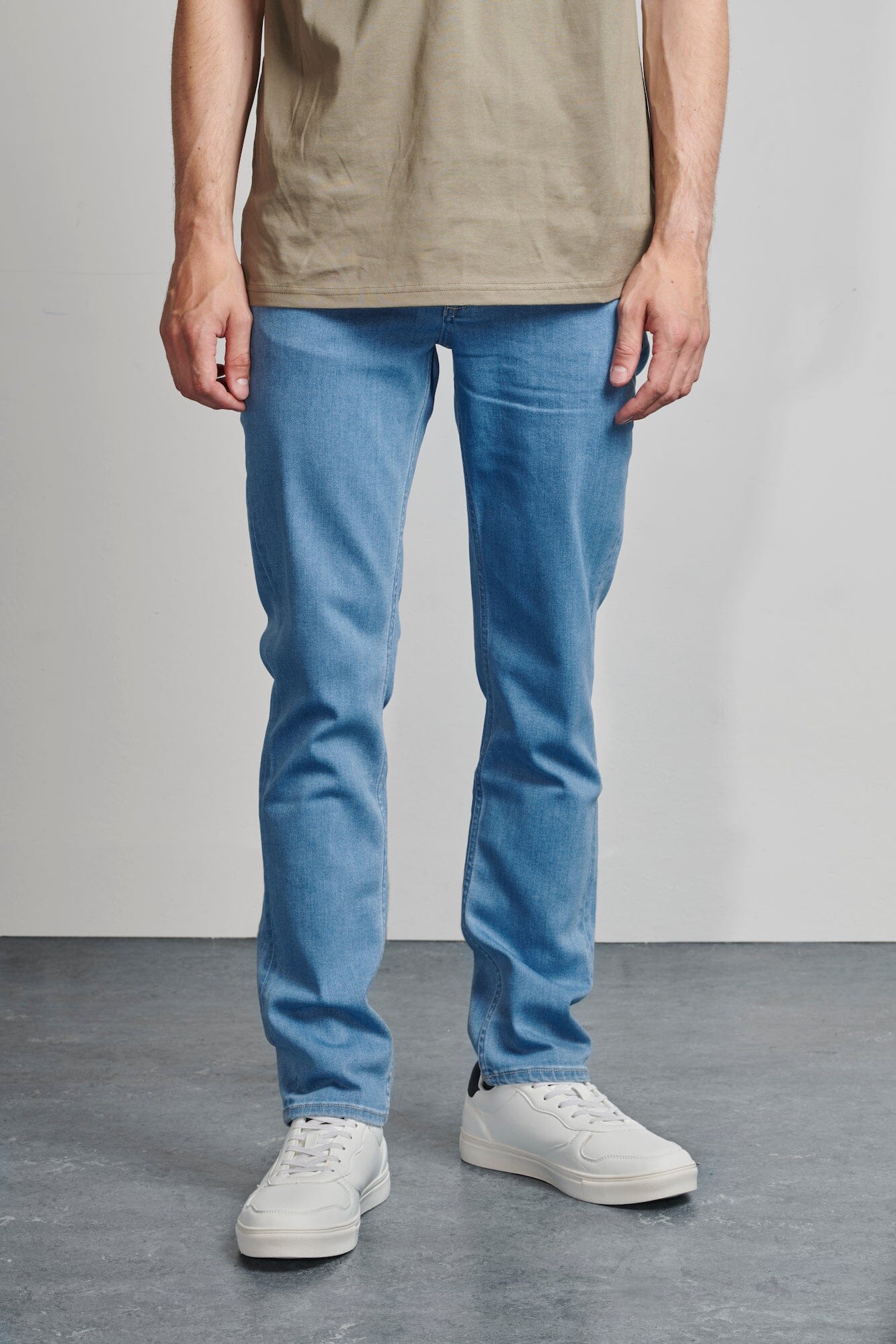 Slim tapered jeans – light stone