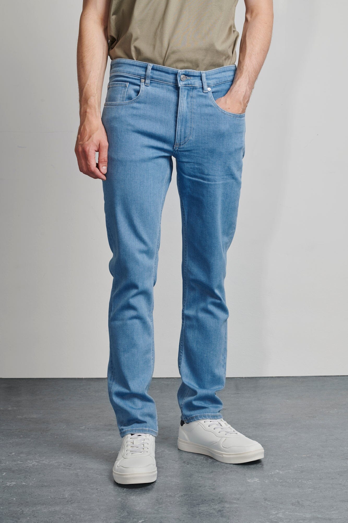 Slim tapered jeans – light stone